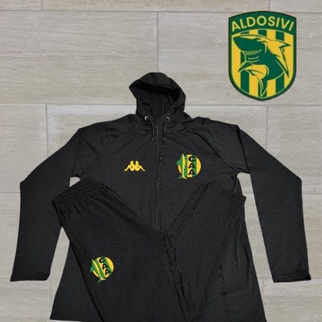 Conjunto con campera de Aldosivi, negra
