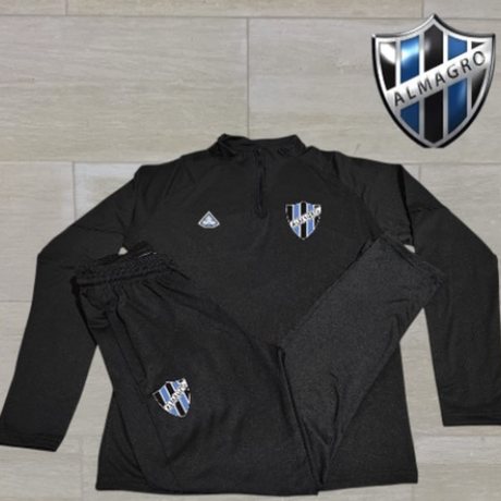 Conjunto con buzo de Almagro