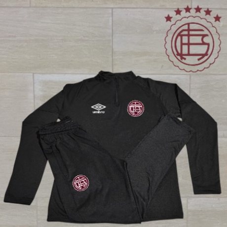 Conjunto con buzo de Lanús