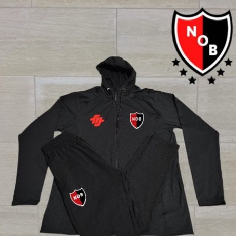 Conjunto con campera de Newell's Old Boys, negra